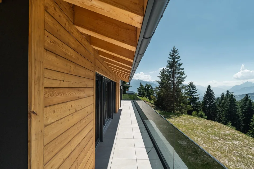 Nuovo chalet a Crans-Montana con vista panoramica.