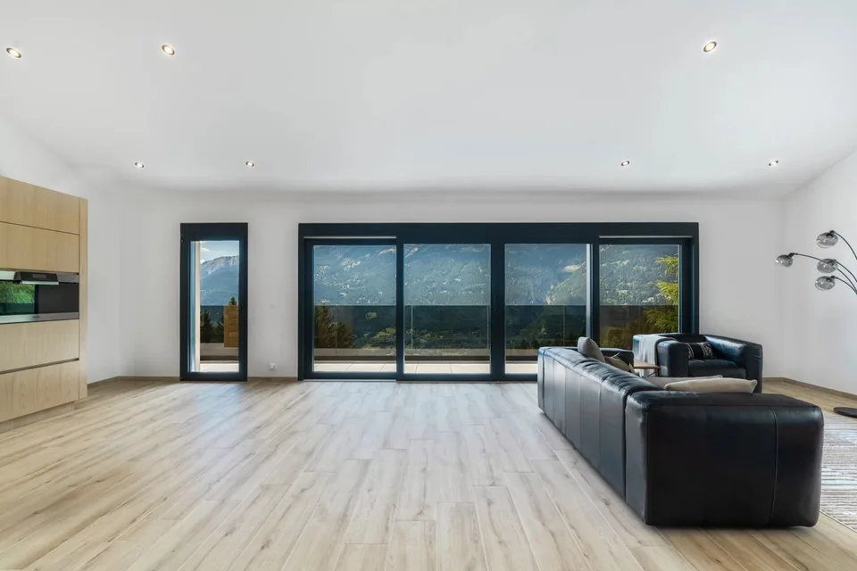 Nuovo chalet a Crans-Montana con vista panoramica. – foto 7 di 13