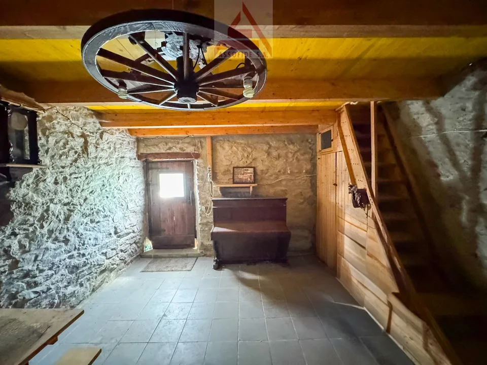 3 rustici da ristrutturare / 3 renovierungsbedürftige Rustici