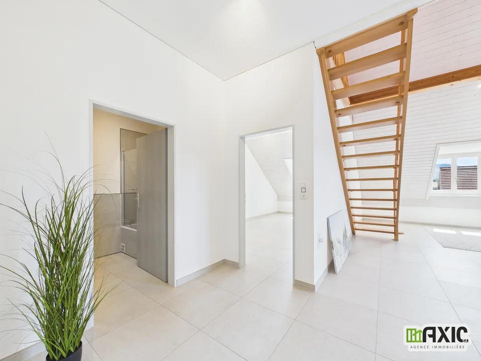 Spacieux duplex de 4 pièces en PPE au 2e étage à Alle