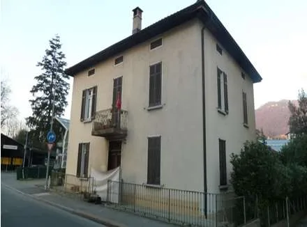 Einfamilienhaus mit großem Gartengrundstück und Baurecht im Herzen von Chiasso