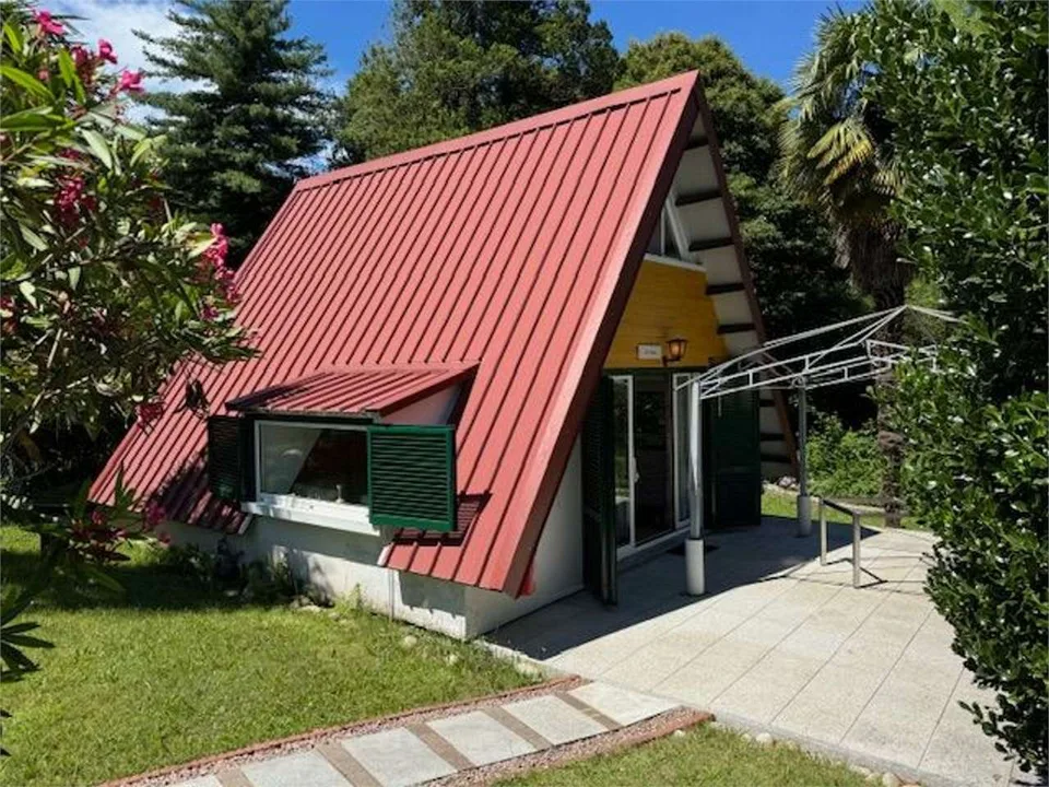 Curata casa vacanze con ampia terrazza, giardino e parcheggio