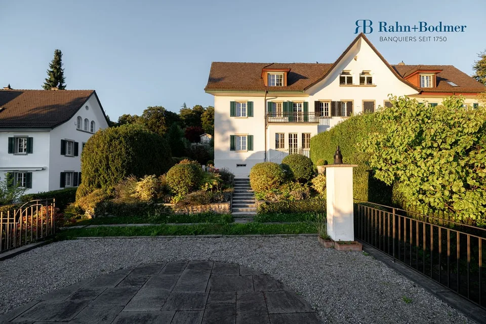 Exklusives Einfamilienhaus am Zürichberg mit Privatsphäre, Weitblick und separater Einliegerwohnung.