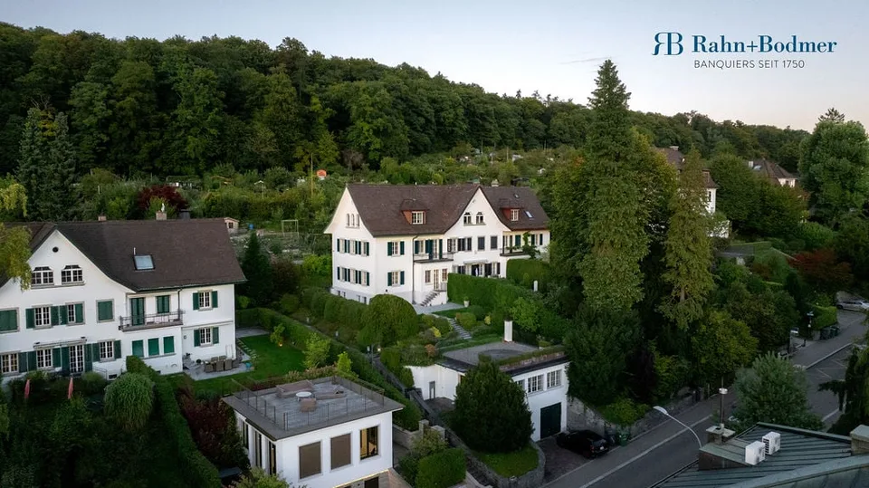 Exklusives Einfamilienhaus am Zürichberg mit Privatsphäre, Weitblick und separater Einliegerwohnung.