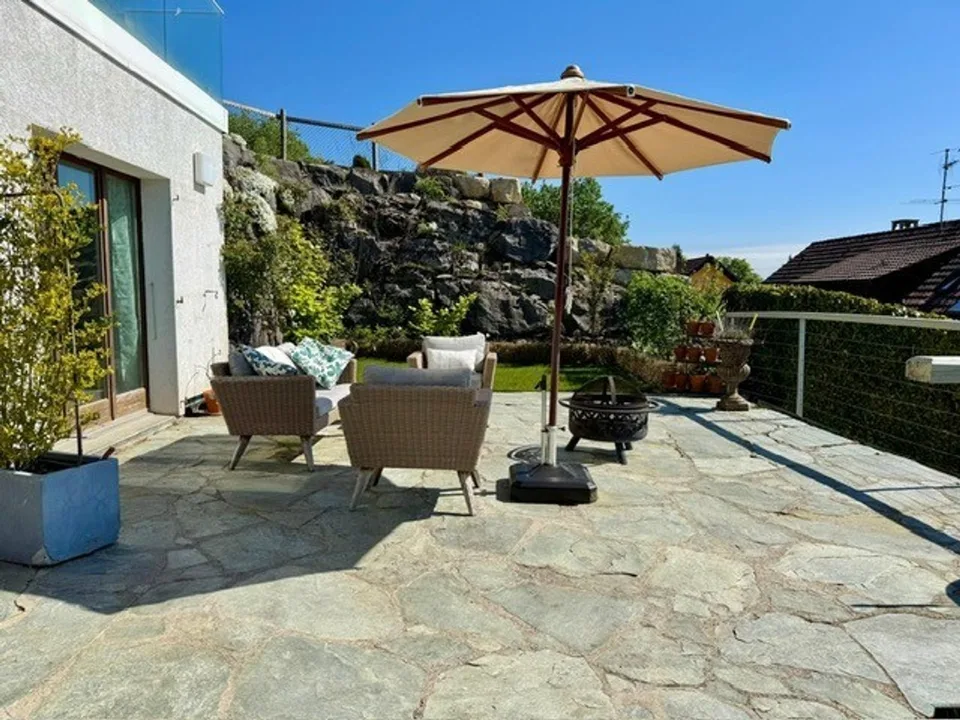 Große Villa mit Seeblick und Alpenblick