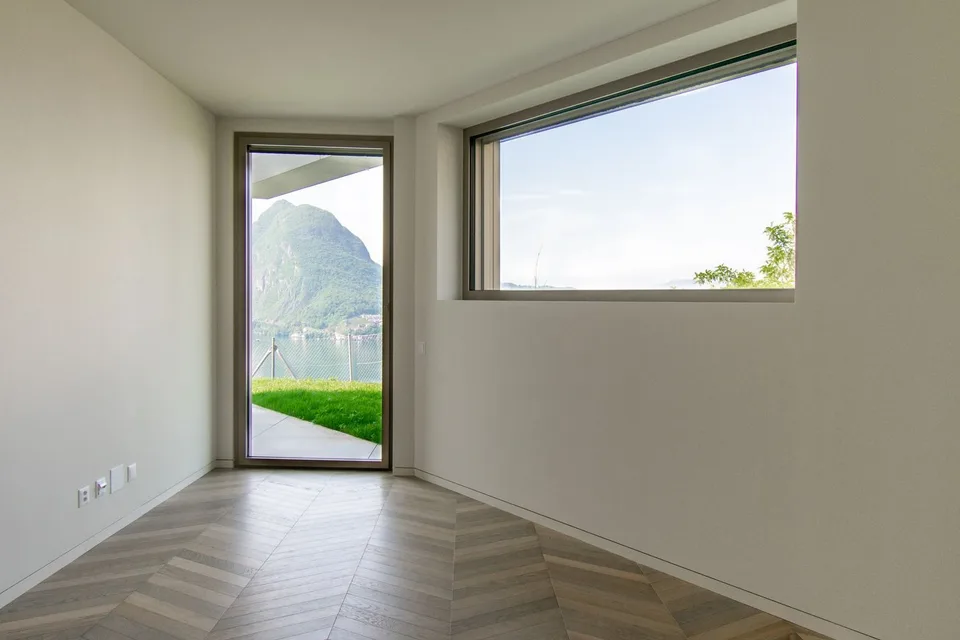 LUXURIÖSE WOHNUNG MIT GARTEN UND EINZIGARTIGER SEESICHT – Foto 12 von 16