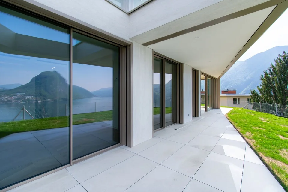 LUXURIÖSE WOHNUNG MIT GARTEN UND EINZIGARTIGER SEESICHT – Foto 8 von 16