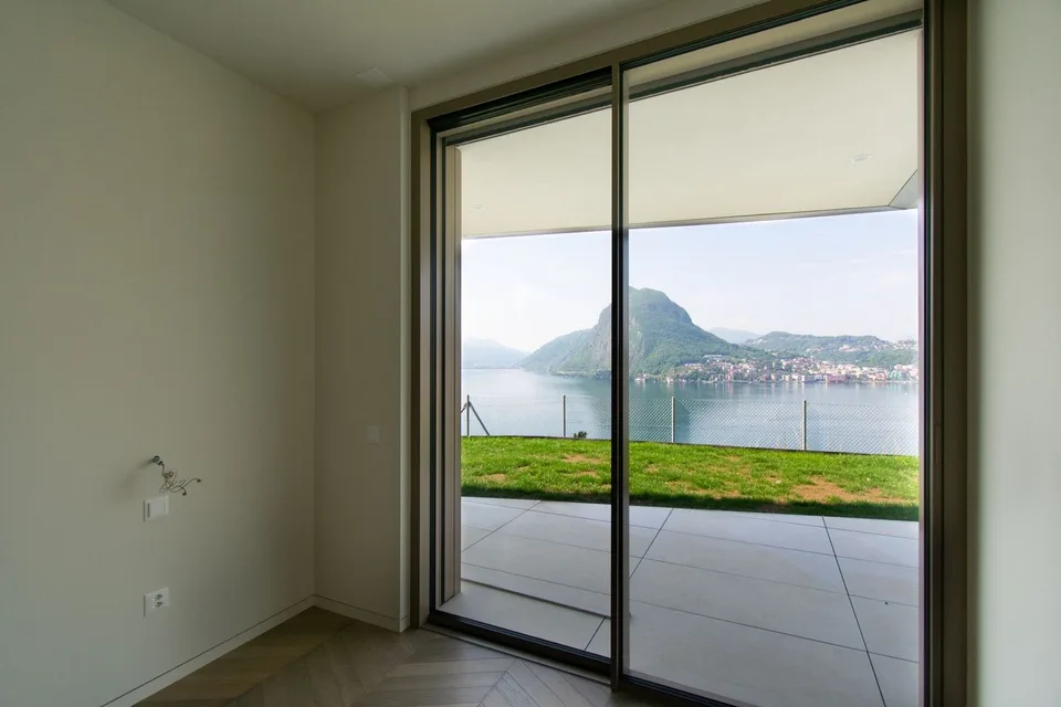 LUXURIÖSE WOHNUNG MIT GARTEN UND EINZIGARTIGER SEESICHT – Foto 10 von 16