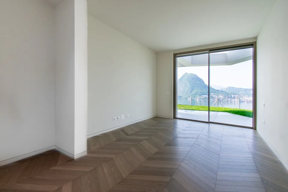 LUXURIÖSE WOHNUNG MIT GARTEN UND EINZIGARTIGER SEESICHT – Foto 9 von 16