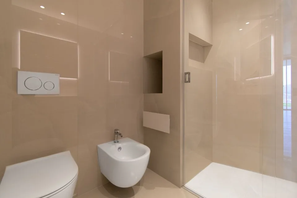 LUXURIÖSE WOHNUNG MIT GARTEN UND EINZIGARTIGER SEESICHT – Foto 11 von 16