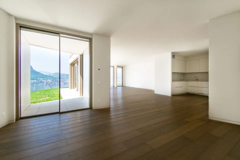 LUXURIOUS APARTMENT WITH PANORAMIC GARDEN AND LAKE VIEW