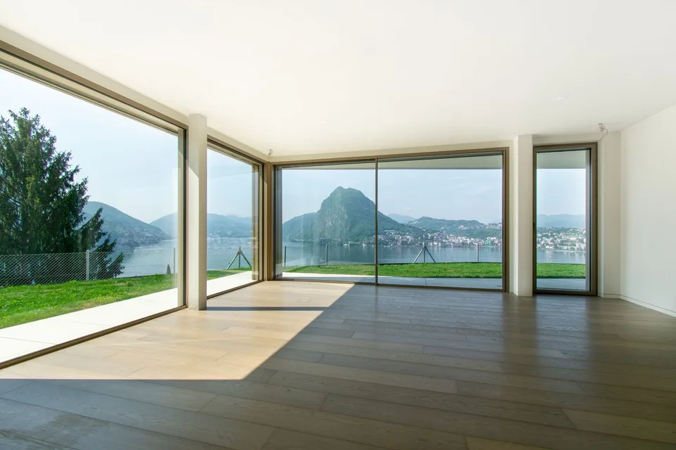 LUSSUOSO APPARTAMENTO CON GIARDINO PANORAMICO E VISTA LAGO