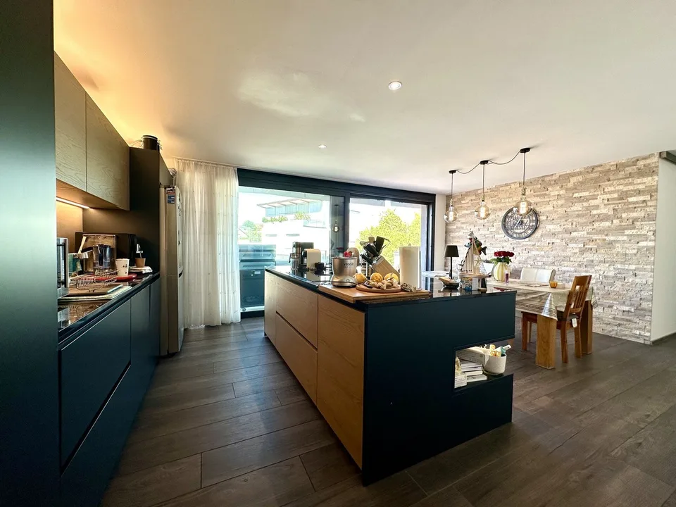 Moderne Designer-Attikawohnung mit Aussichtsterrasse und Einstellplatz – foto 10 di 13