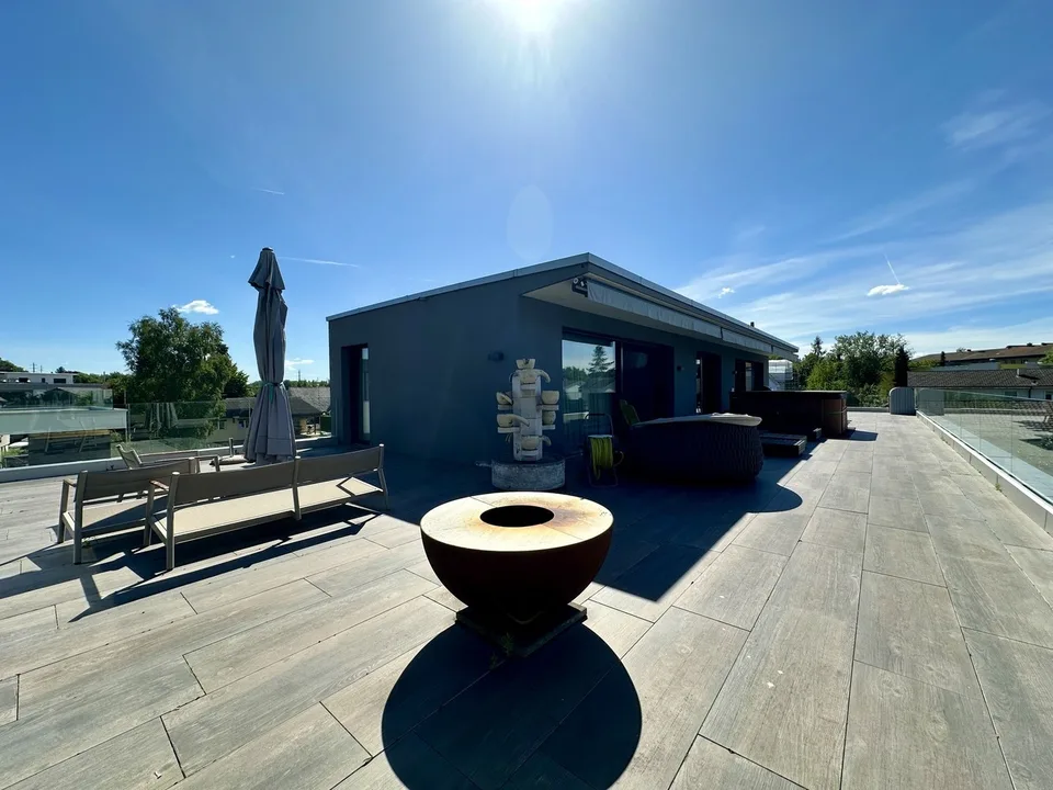 Moderne Designer-Attikawohnung mit Aussichtsterrasse und Einstellplatz – foto 6 di 13