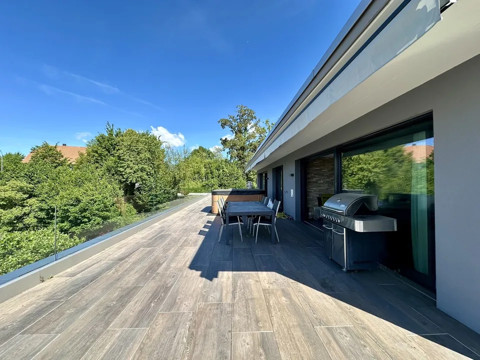 Moderne Designer-Attikawohnung mit Aussichtsterrasse und Einstellplatz – foto 9 di 13