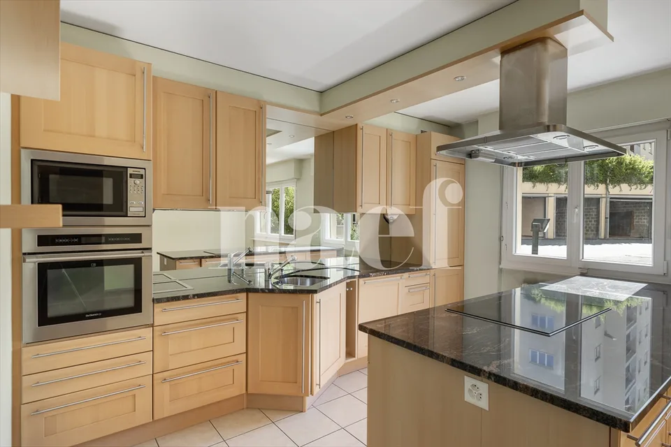 Esclusivo! Ampio appartamento di 3,5 locali con balcone e vista libera sul lago in vendita a Chernex / Montreux