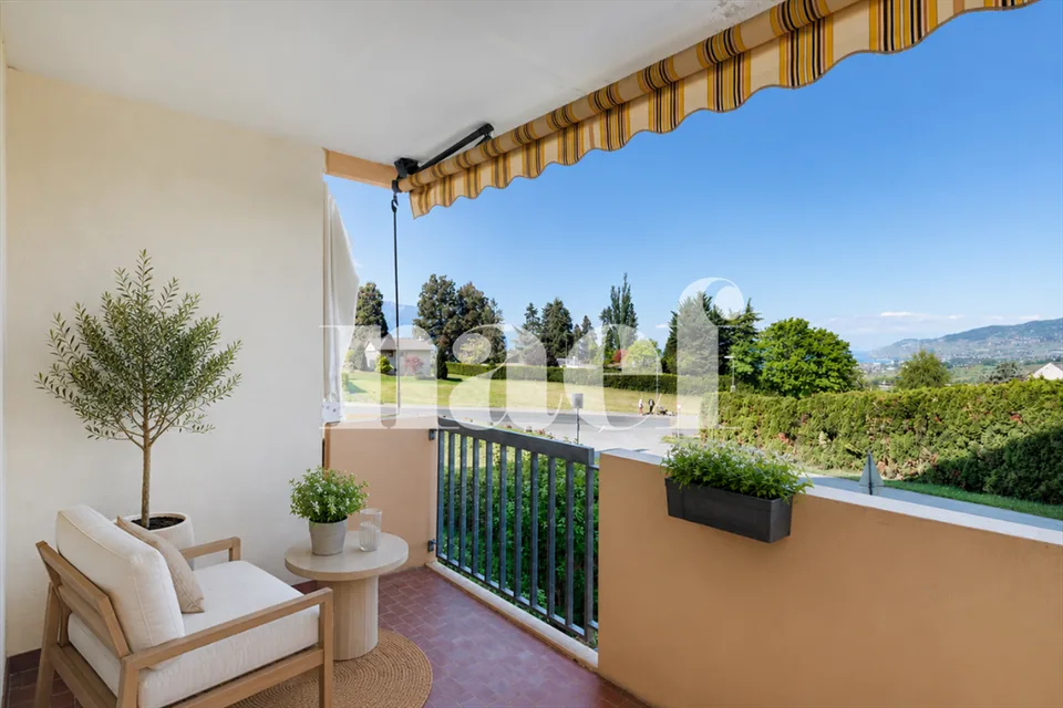 Esclusivo! Ampio appartamento di 3,5 locali con balcone e vista libera sul lago in vendita a Chernex / Montreux