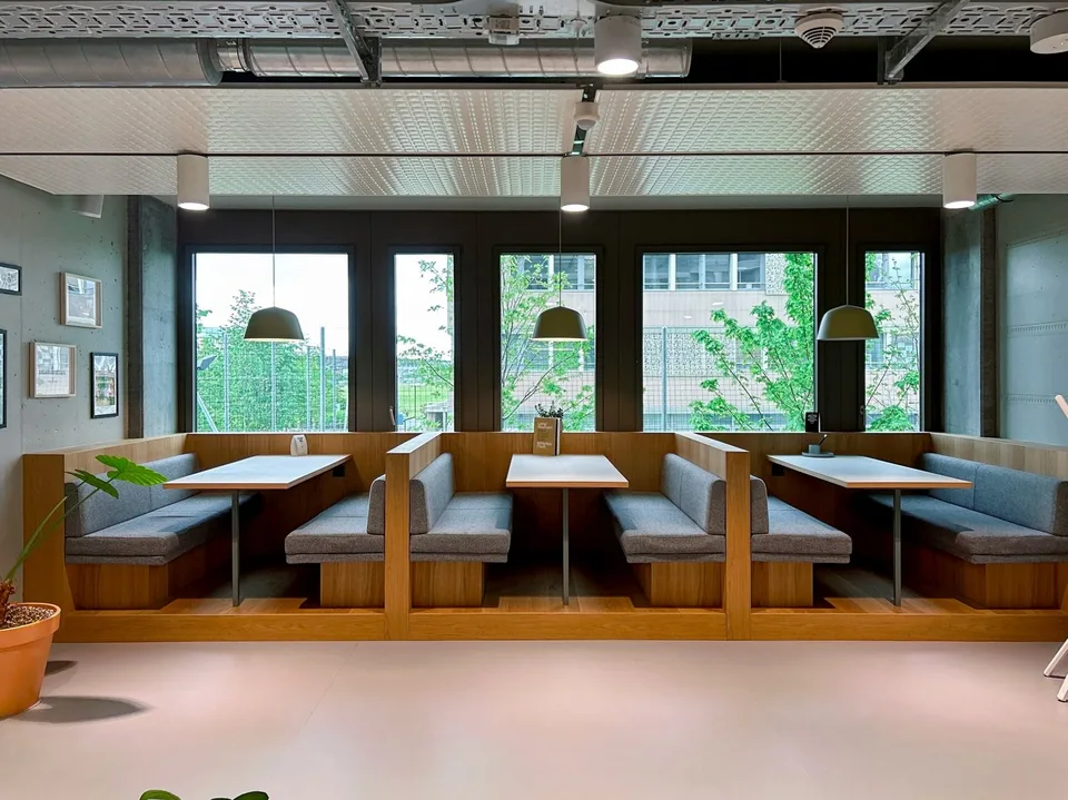 Eigener Schreibtisch in Spaces Suurstoffi
