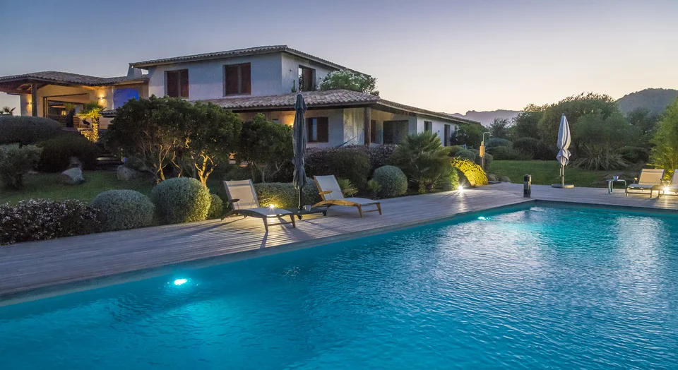 SUPERBE VILLA AVEC PISCINE A DEBORDEMENT POUR VOS VACANCES