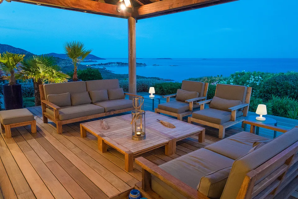 SUPERBA VILLA CON PISCINA A SBALZO PER LE VOSTRE VACANZE