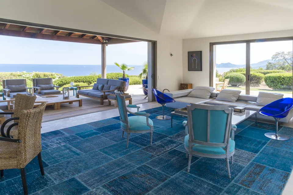 SUPERBA VILLA CON PISCINA A SBALZO PER LE VOSTRE VACANZE