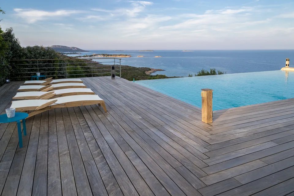 SUPERBA VILLA CON PISCINA A SBALZO PER LE VOSTRE VACANZE