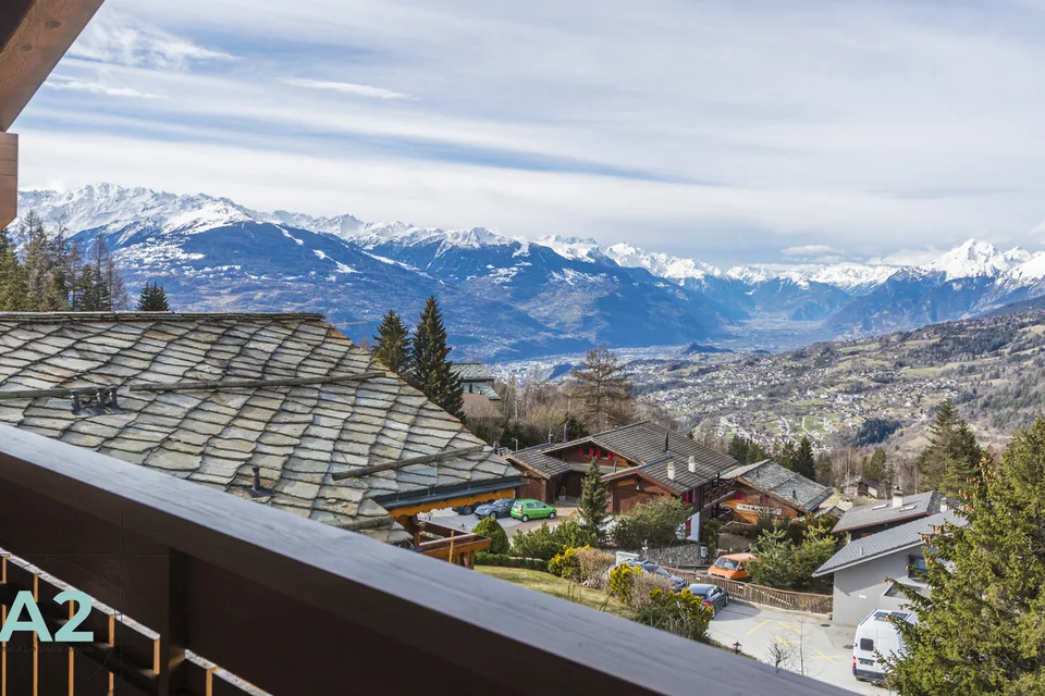 Chalet con vista impareggiabile sulla valle e le Alpi