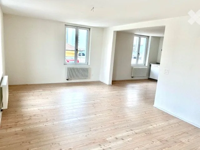Renting a large 4.5-room apartment with a garden seating area