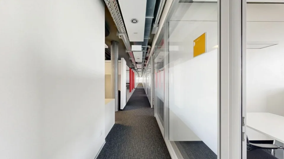 904 m2 di spazio commerciale/uffici – foto 9 di 13
