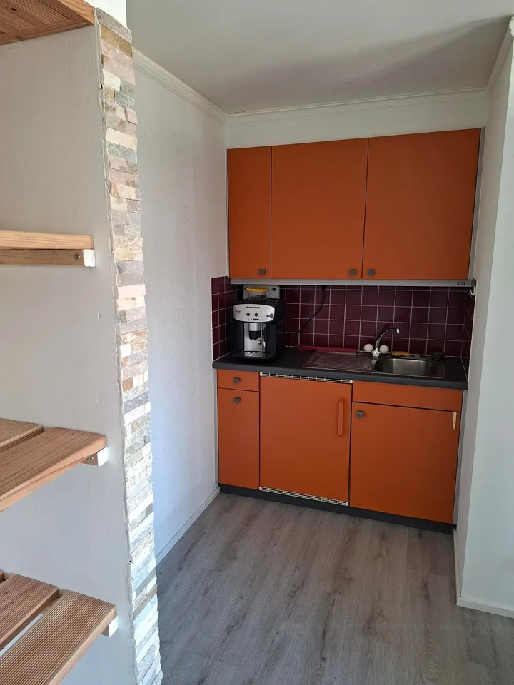 Bureau compact avec petit stockage à Lyss – 30 m² à louer