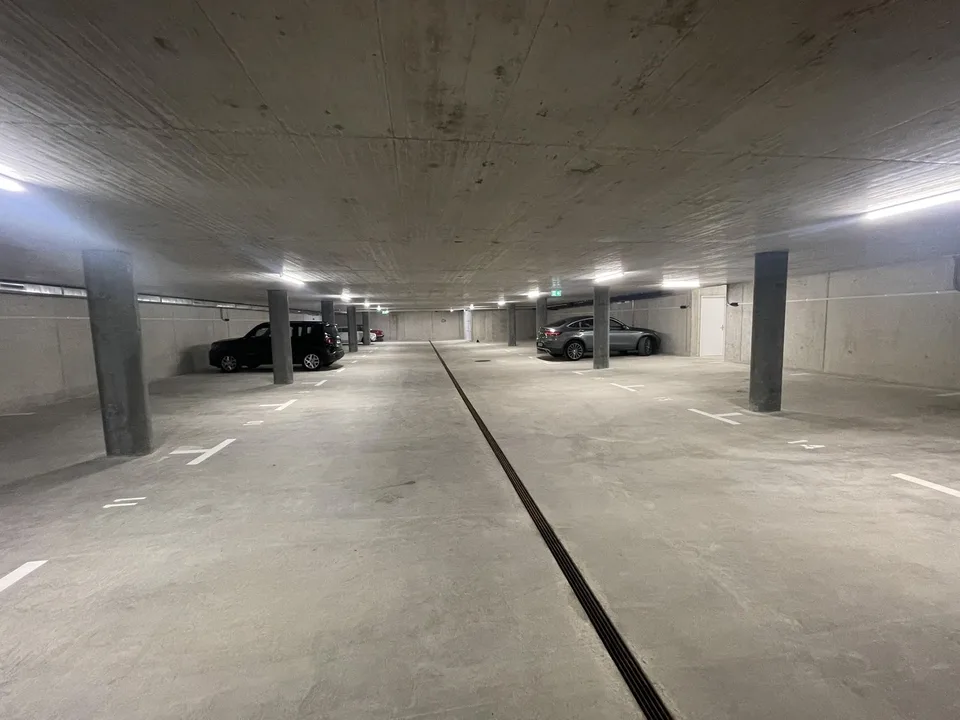 Tiefgaragenstellplatz in Nürensdorf zu vermieten  per sofort