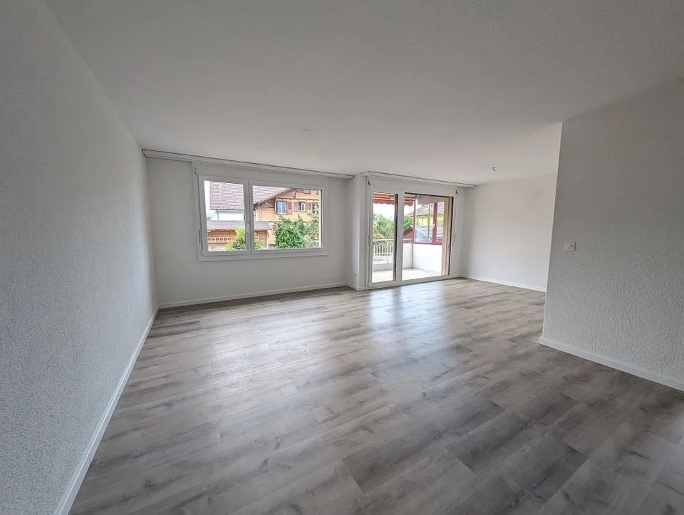 3.5-Zimmerwohnung, Parterre rechts