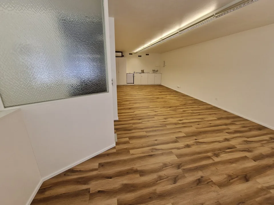 Locale commerciale / spazio di vendita al piano terra 42m2