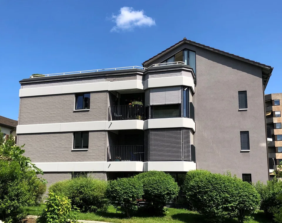 **BEFRISTET AUF 31.08.2027** Auto-Einstellplatz / Mofa-Parkplatz verfügbar!