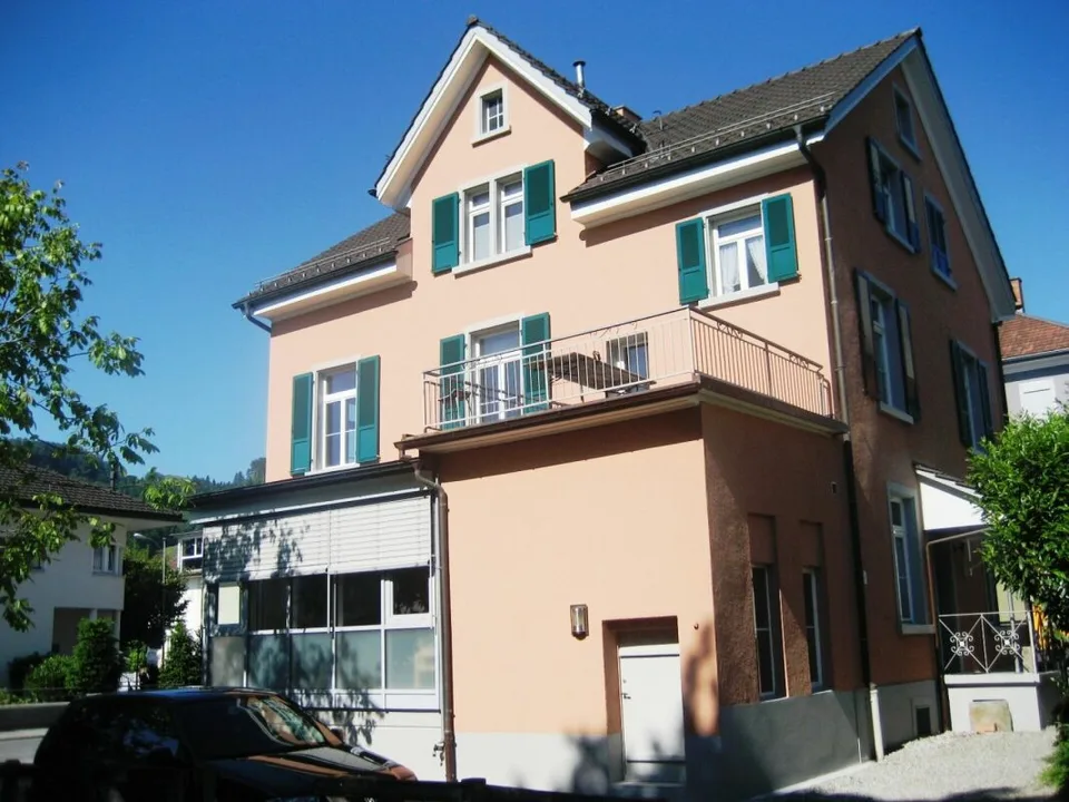 Charmante Altbauwohnung mit Wintergarten an zentraler Lage