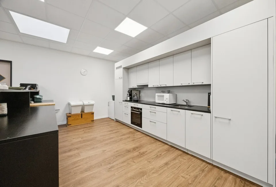 Ausgebaute Bürofläche mit Zugang zum Warenlift