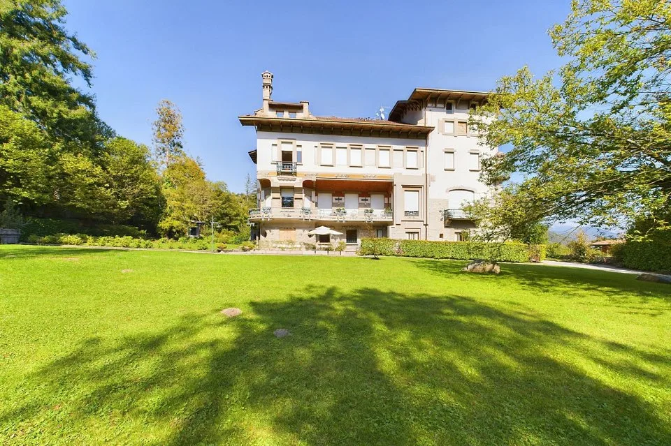 Zu vermieten in Lanzo d'Intelvi, Italien: Attraktive Wohnung inmitten von Geschichte und Natur