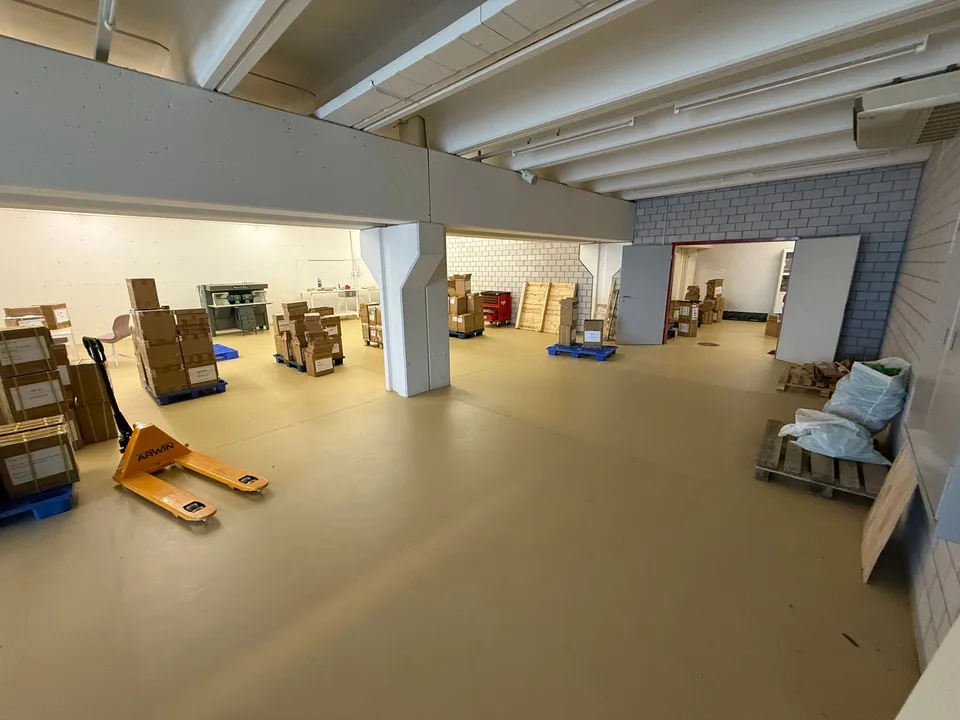 Mendrisio affittiamo ampio stabile commerciale/artigianale con ristorante – foto 8 di 17