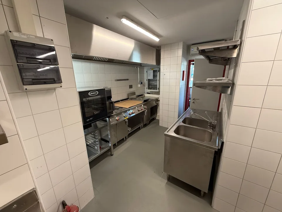 Mendrisio affittiamo ampio stabile commerciale/artigianale con ristorante – foto 11 di 17