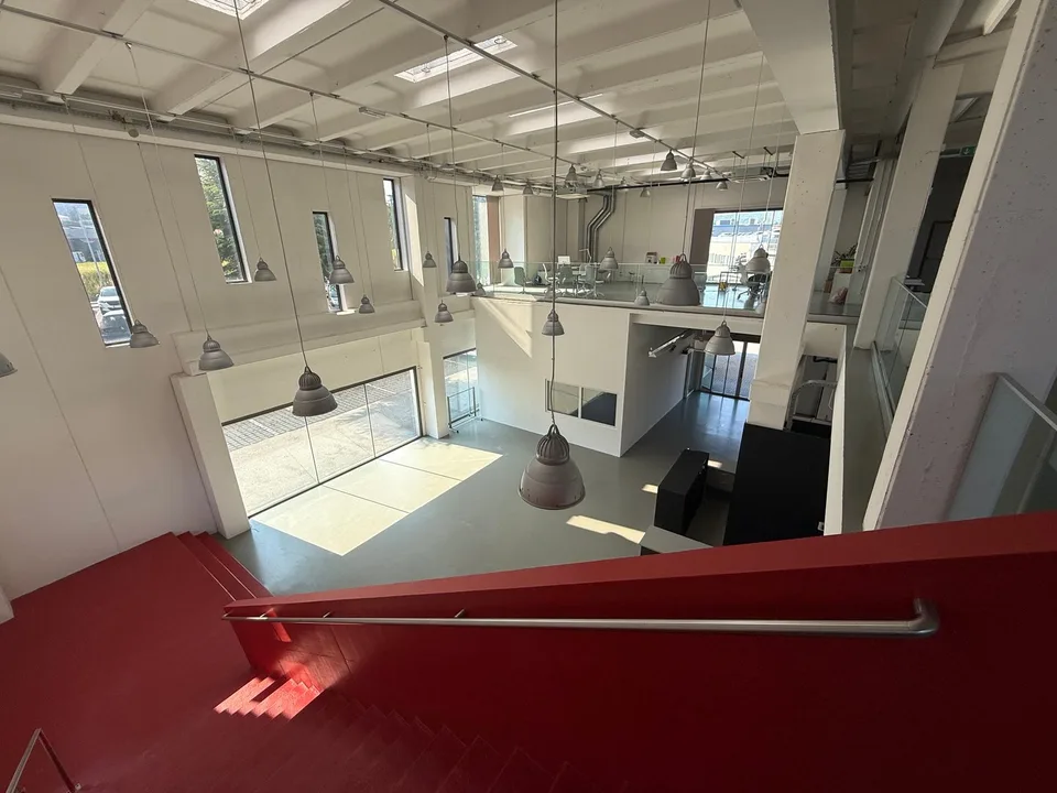 Mendrisio affittiamo ampio stabile commerciale/artigianale con ristorante