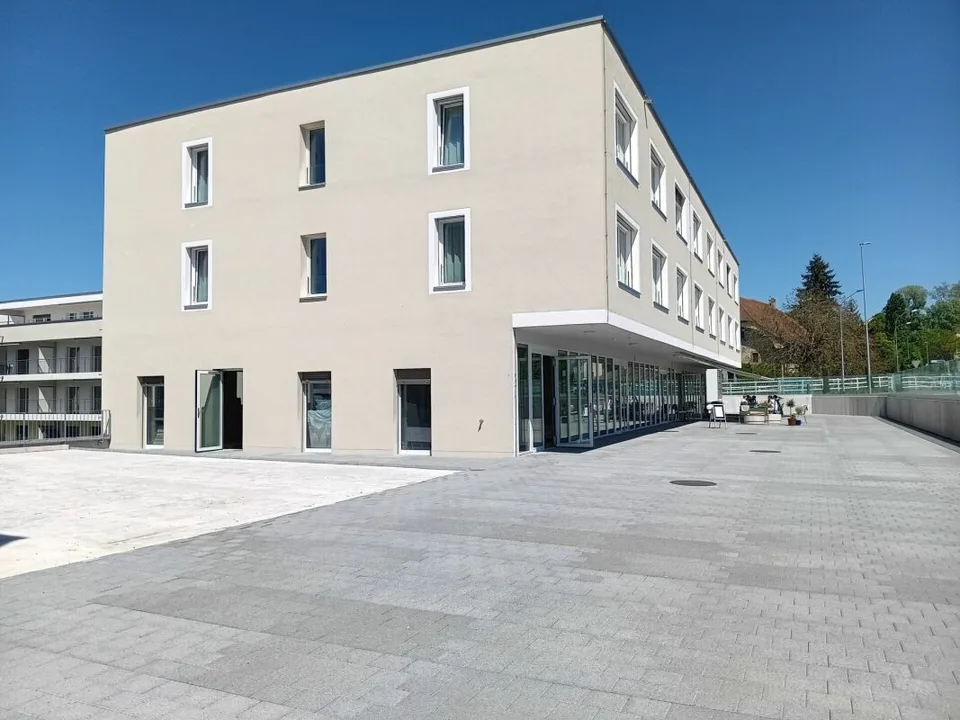 Geschäftsflächen im Gewerbezentrum Au Milavy 127 m2