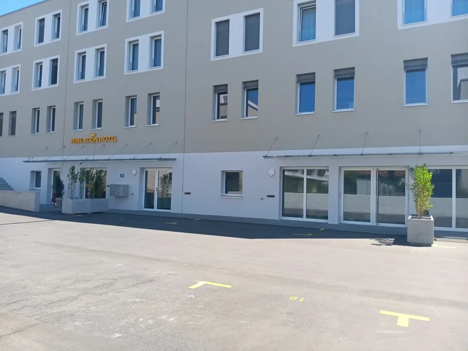 Geschäftsflächen im Gewerbezentrum Au Milavy 127 m2