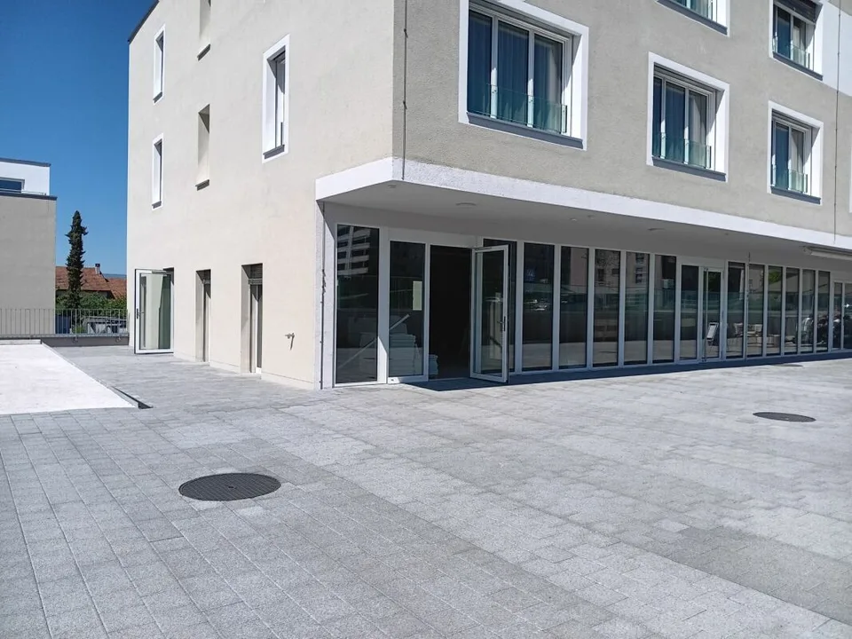 Geschäftsflächen im Gewerbezentrum Au Milavy 127 m2
