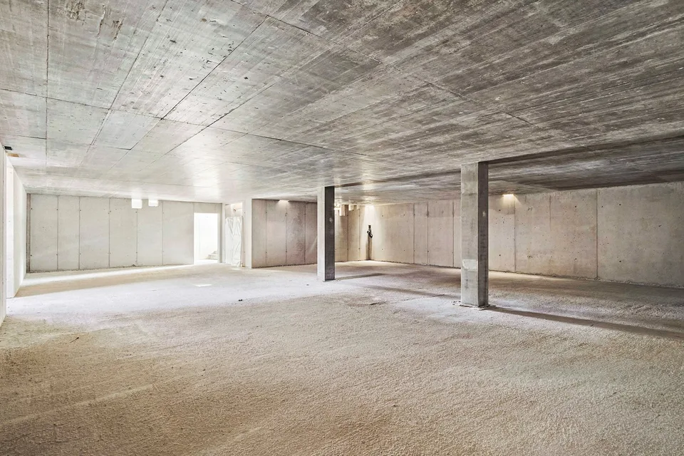 Spazio di magazzino in un nuovo edificio commerciale
