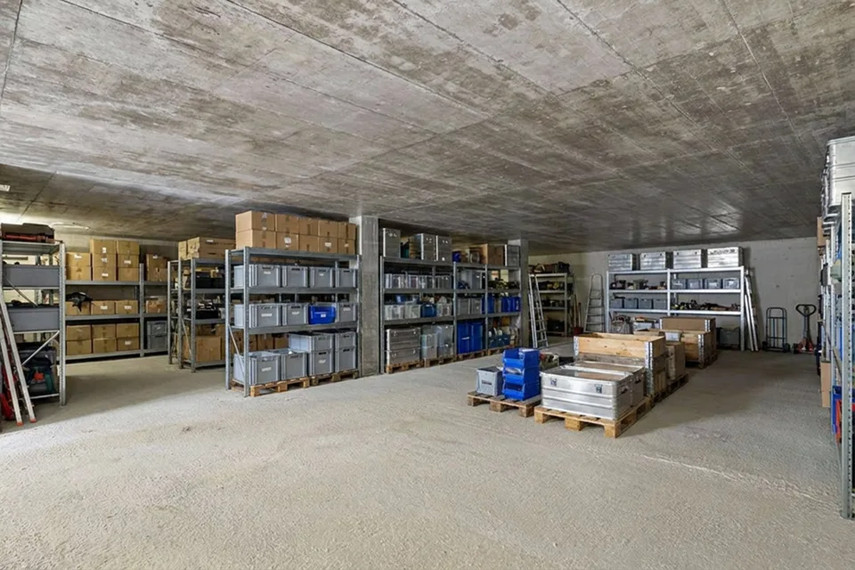 Lagerfläche in neuem Gewerbegebäude