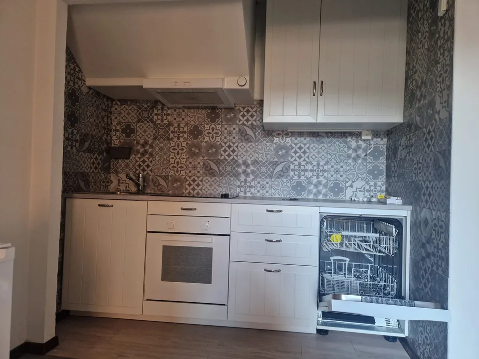 Affittasi appartamento di 3 locali a Tresa su tre piani, disponibile subito