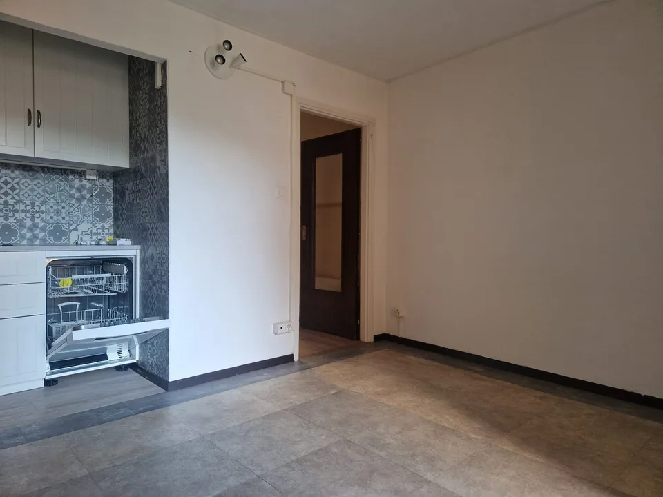 Affittasi appartamento di 3 locali a Tresa su tre piani, disponibile subito
