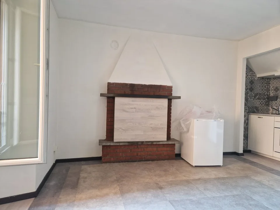 Affittasi appartamento di 3 locali a Tresa su tre piani, disponibile subito