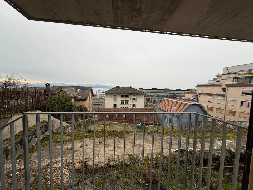 Charming 3-room apartment in Neuchâtel – Raised ground floor with balcony – photo 6 of 6