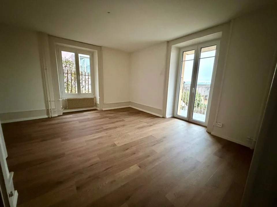 Charmant appartement de 3 pièces à Neuchâtel – Rez-de-chaussée surélevé avec balcon